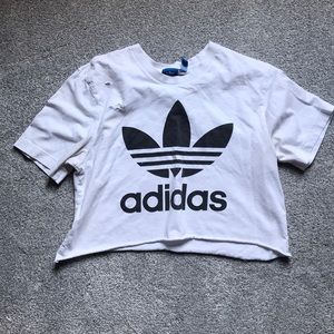 Crop adidas logo